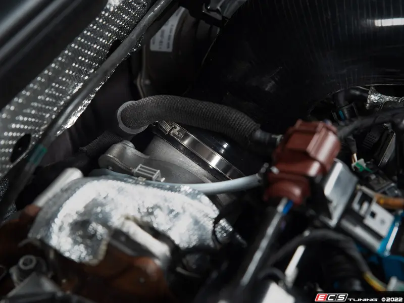 ECS Tuning ES#4685304 Силиконовый патрубок от короба воздушного фильтра для MK8 Golf R / 8Y S3 — фото 8 из 11