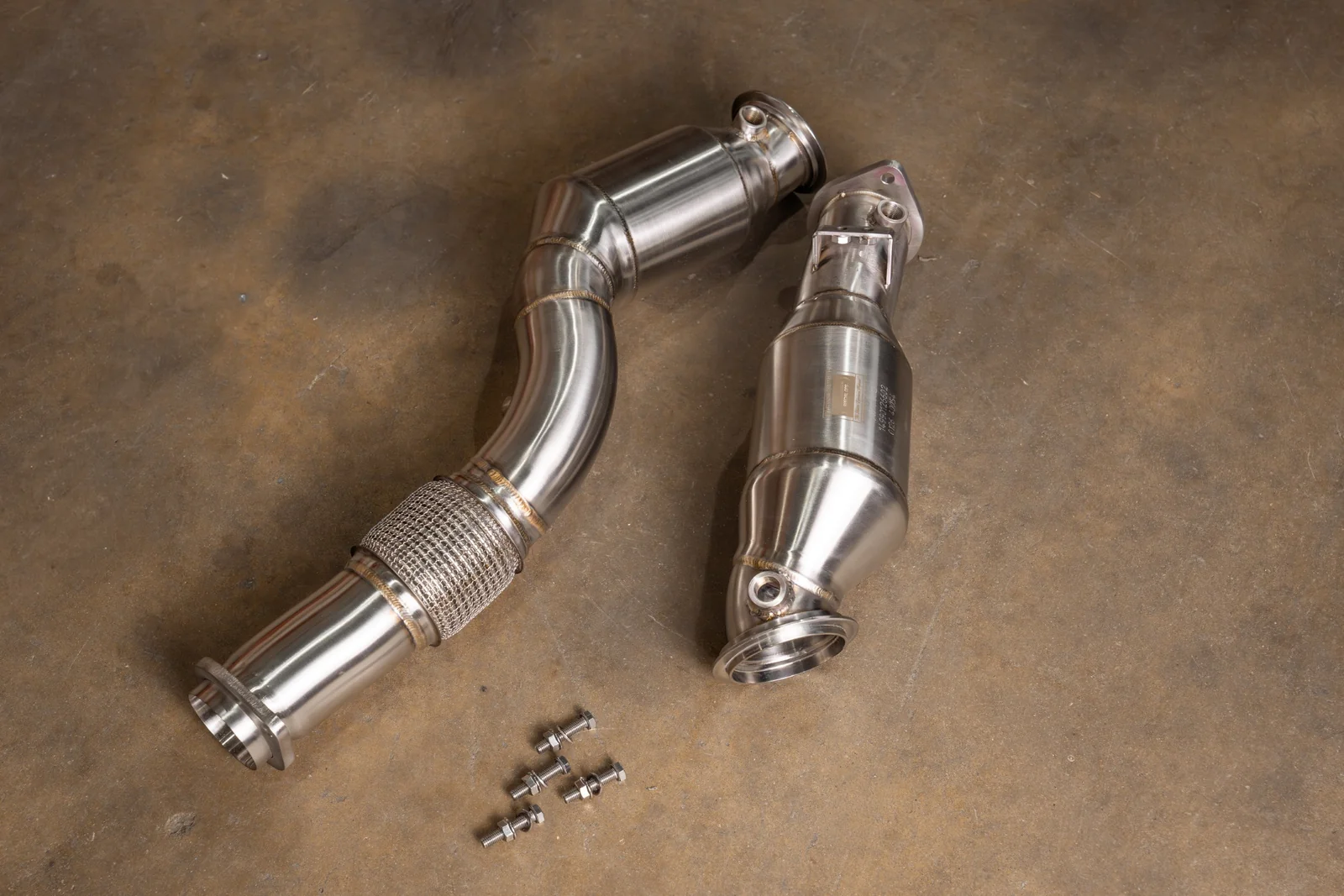 Valvetronic Designs Даунпайпы со спортивными катализаторами BMW G80/G82/G83/G87 M2 / M3 / M4 — фото 1 из 12