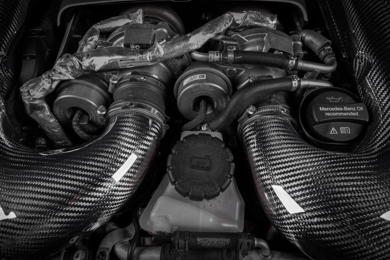 Eventuri EVE-C63SV2-CF-INT Впускная система из карбона для MERCEDES C63 C63S AMG — фото 4 из 19