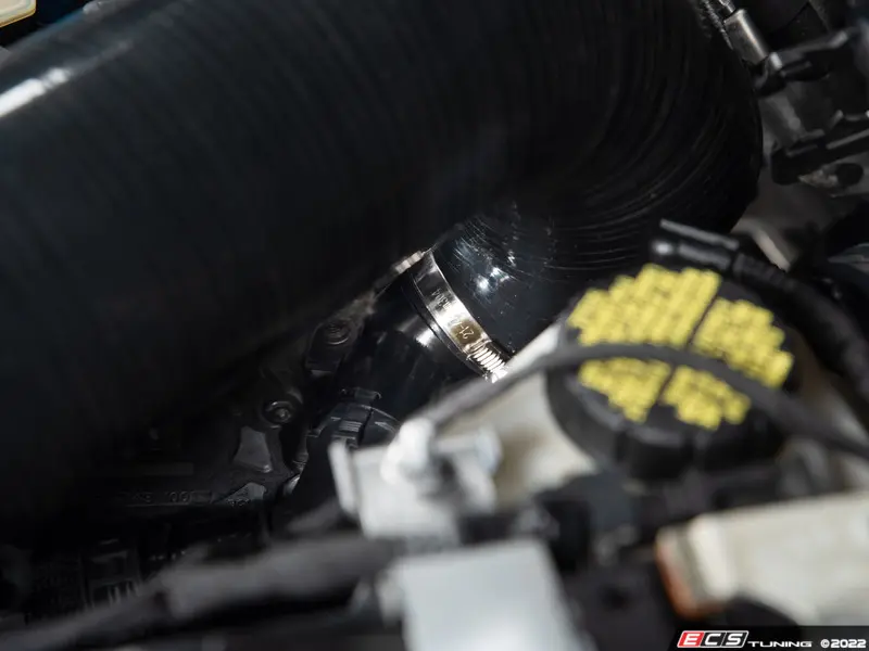 ECS Tuning ES#4685304 Силиконовый патрубок от короба воздушного фильтра для MK8 Golf R / 8Y S3 — фото 9 из 11