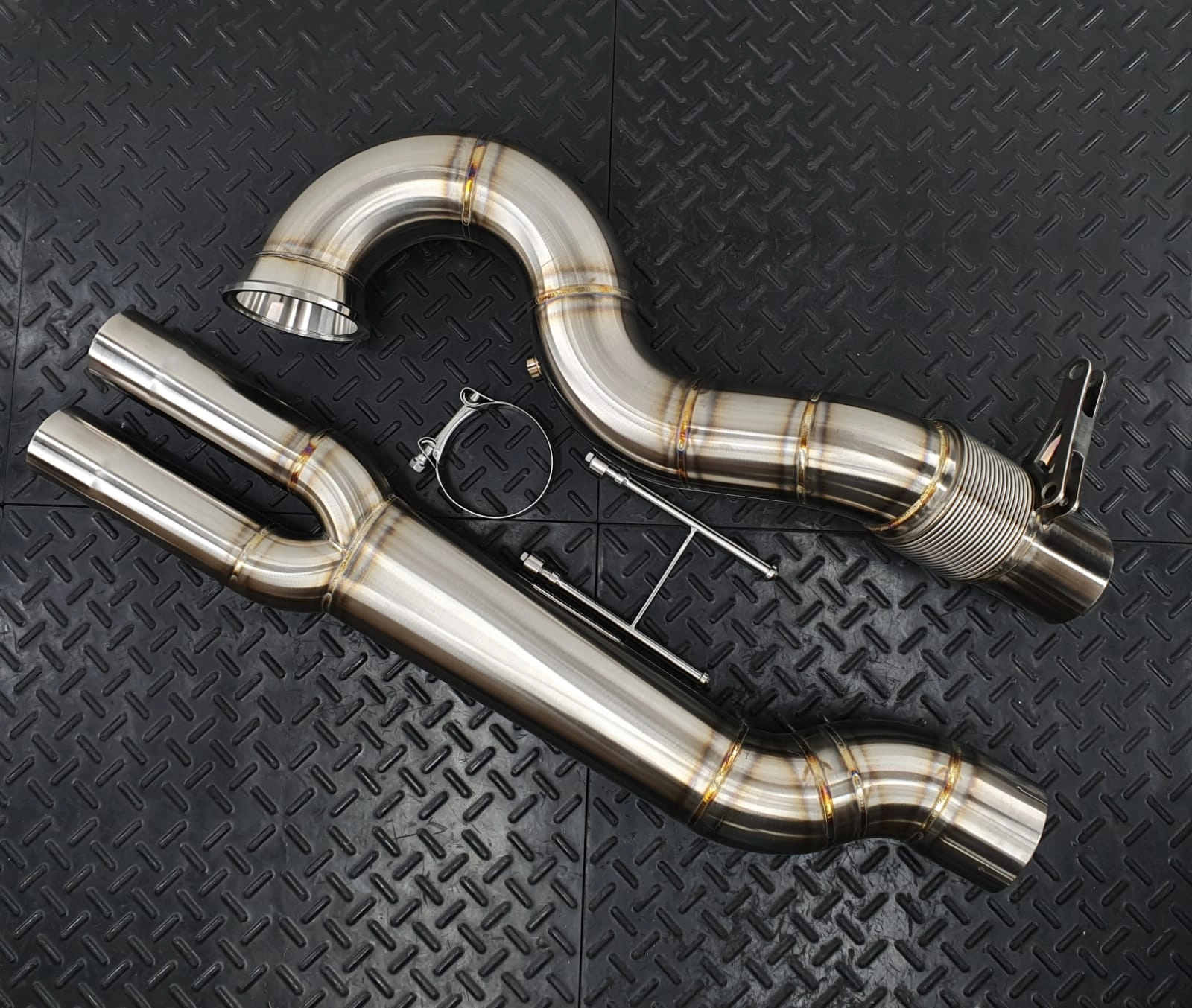 REDSTAR EXHAUST Fabrication Даунпайп без катализатора для Audi RS3 8V.2 / TT RS 8S — фото 1 из 1