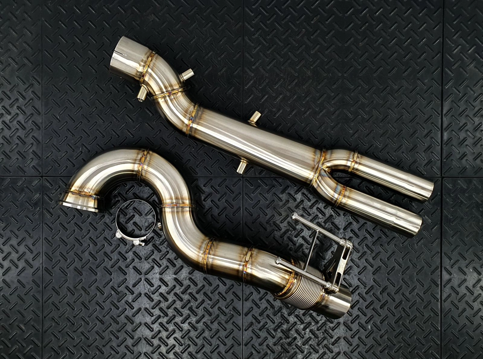 REDSTAR EXHAUST Fabrication Даунпайп без катализатора для Audi RS3 8V.2 / TT RS 8S OPF — фото 1 из 1